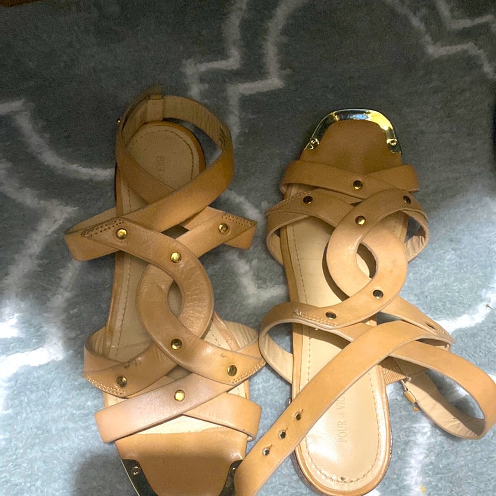Strappy leather sanders size 6 in excellent condition